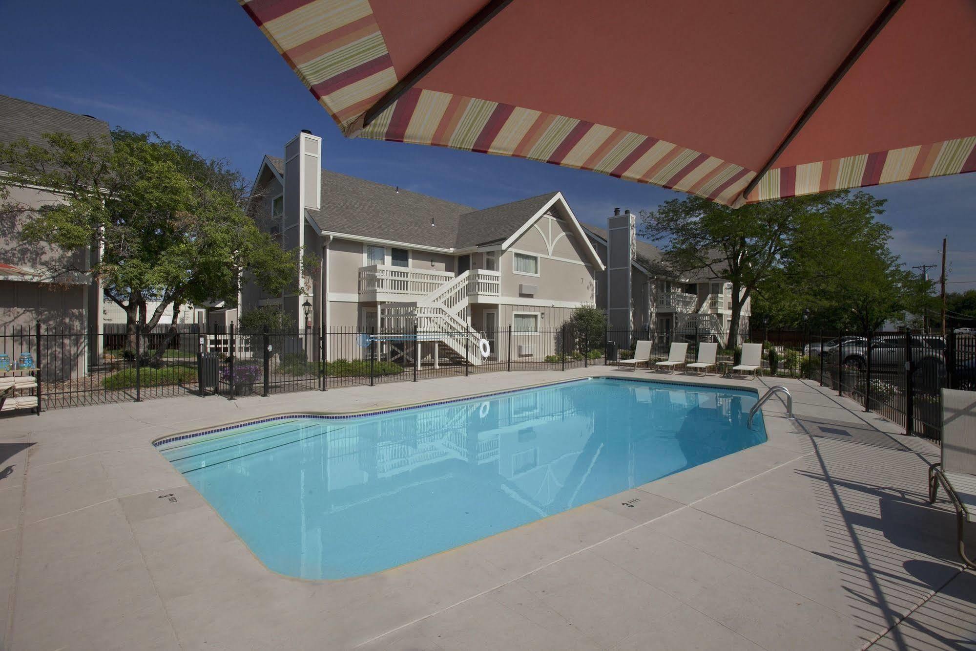 Hotel At Waterwalk Wichita Facilidades foto